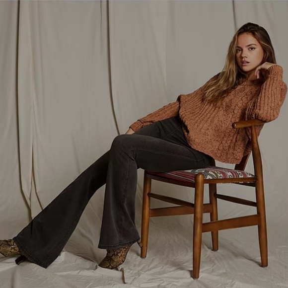 We the Free Flared Leg Mid Rise Pull-On Stretch Jeans Size 29 - Picture 13 of 16